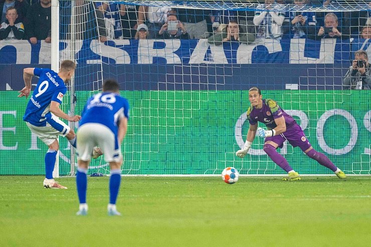 - &copy; David Inderlied/dpa