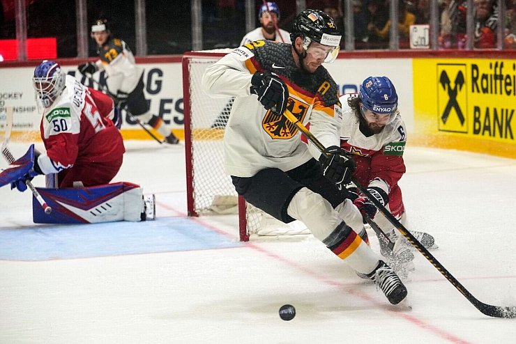 - &copy; Martin Meissner/AP/dpa