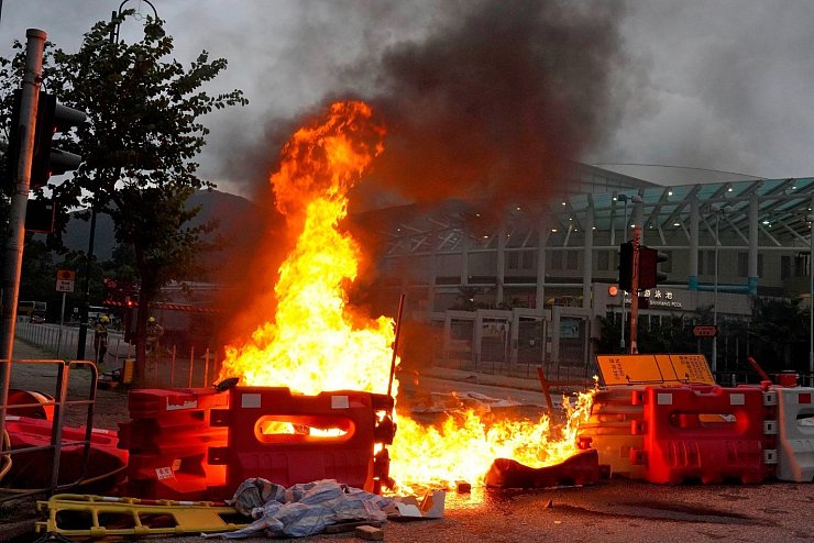 Flammen - &copy; Foto: Vincent Yu/AP