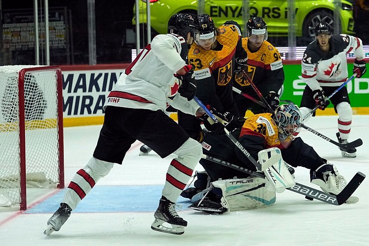 - &copy; Martin Meissner/AP/dpa