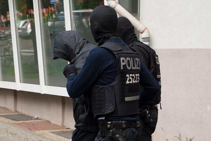 Festnahme - &copy; Foto: Paul Zinken/dpa