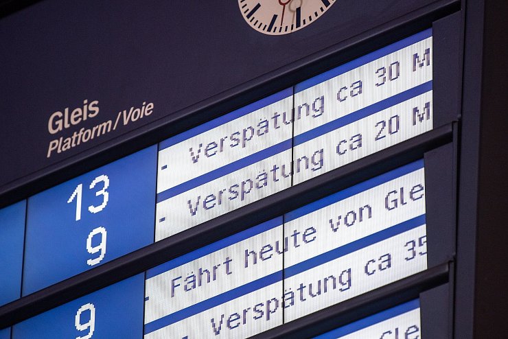 Versp&auml;tungen bei der Bahn - &copy; Foto: Fabian Sommer/dpa