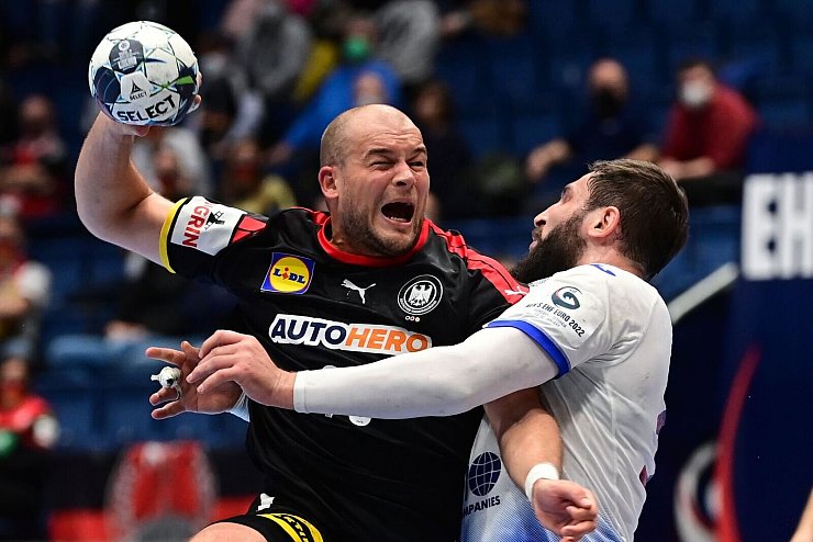 - &copy; Marijan Murat/dpa