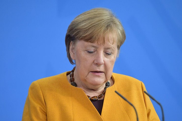 Merkel entschuldigt sich - &copy; Foto: Stefanie Loos/AFP Pool/dpa