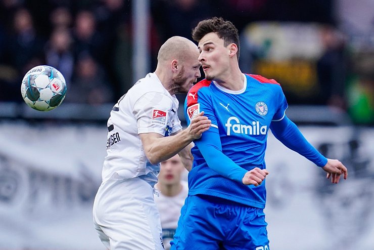 Zweikampf - &copy; Foto: Uwe Anspach/dpa