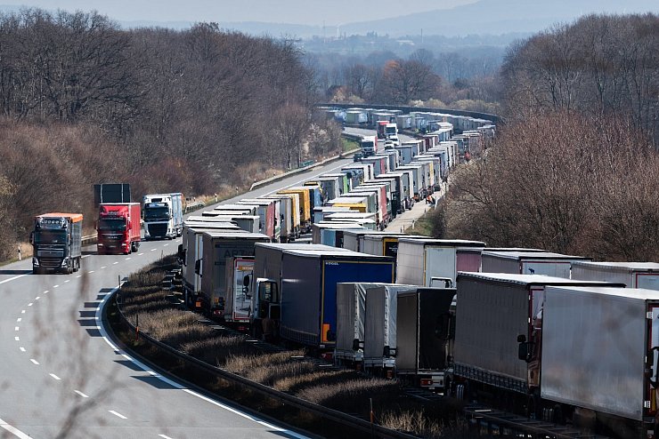 Dutzende Kilometer Stau - &copy; Foto: Robert Michael/dpa-Zentralbild/dpa