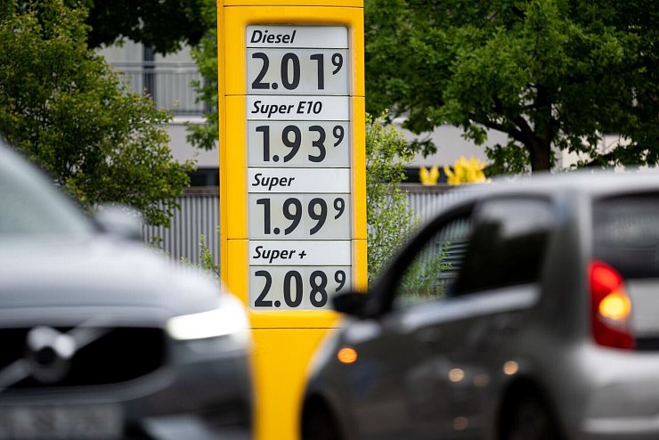 - &copy; Daniel Reinhardt/dpa