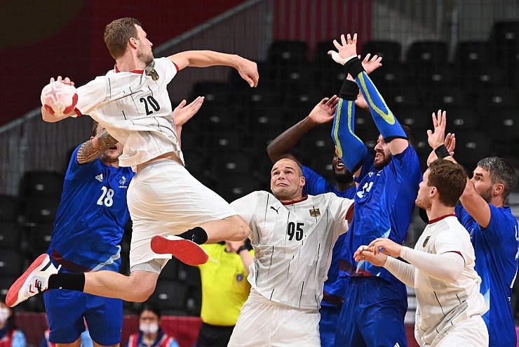 Torwurf - &copy; Foto: Swen Pf&ouml;rtner/dpa