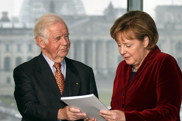 Biedenkopf und Merkel - &copy; Foto: Wolfgang Kumm/dpa