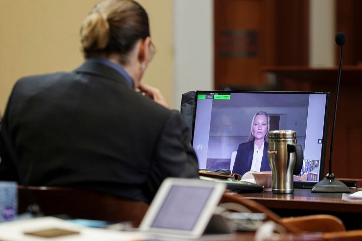 Aussage Kate Moss - &copy; Foto: Evelyn Hockstein/Pool Reuters/AP/dpa