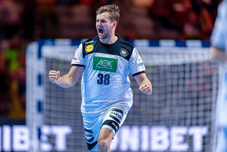 Jubel - &copy; Foto: Sascha Klahn/dpa