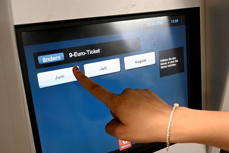 - © Felix Hörhager/dpa