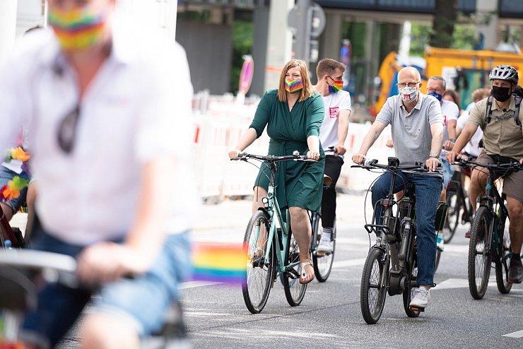 CSD-Fahrraddemo - &copy; Foto: Daniel Reinhardt/dpa