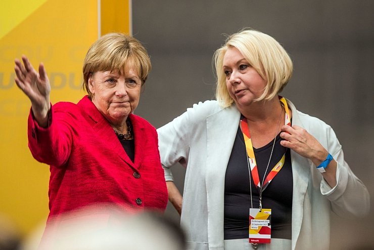 Angela Merkel und Karin Strenz - © Foto: picture alliance / Jens Büttner/dpa-Zentralbild/dpa