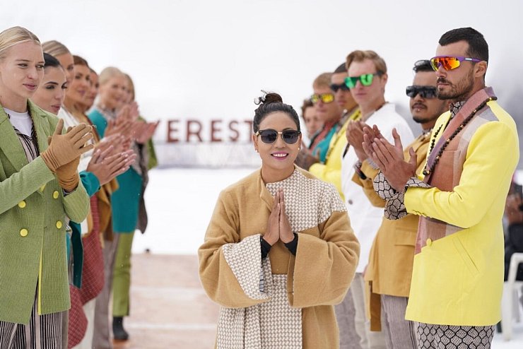 Fashionshow im Himalaya - &copy; Foto: Siddharth V Pandey/Mt. Everest Fashion Runway/Kasa/dpa