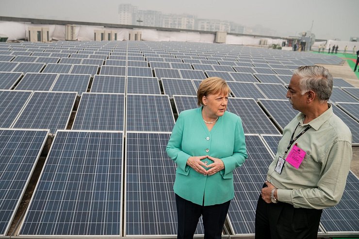Merkel in Indien - &copy; Foto: Michael Kappeler/dpa