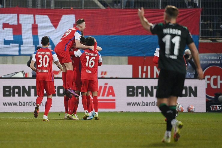 - &copy; Marijan Murat/dpa