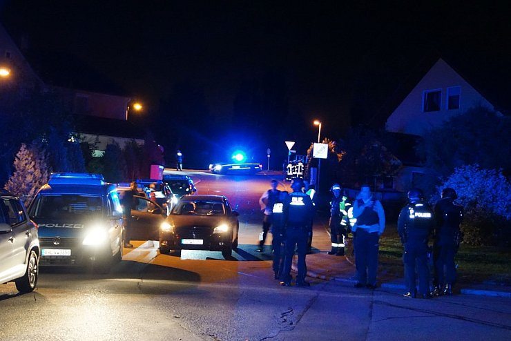 Drei Tote nach Schüssen in Wohnhaus - © Foto: Maurer/SDMG
