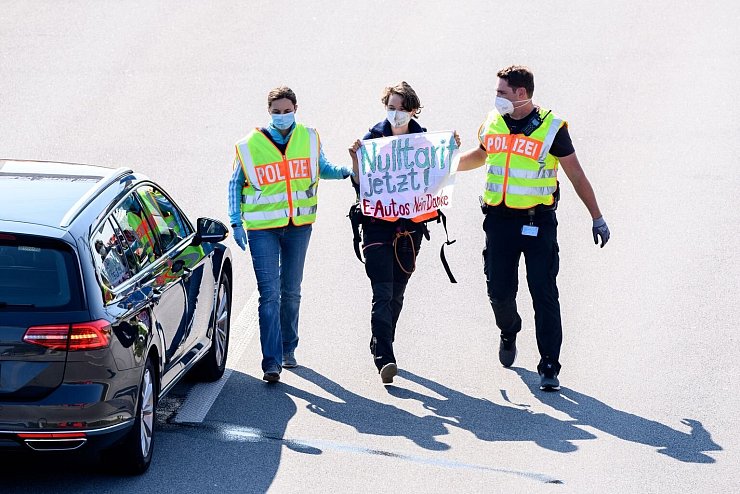 Festnahme - © Foto: Matthias Balk/dpa