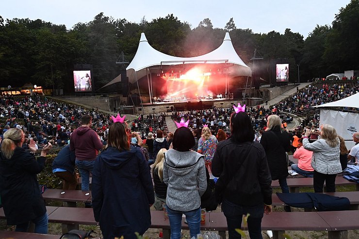 Roland Kaiser in der Waldb&uuml;hne - &copy; Foto: Britta Pedersen/dpa-Zentralbild/dpa