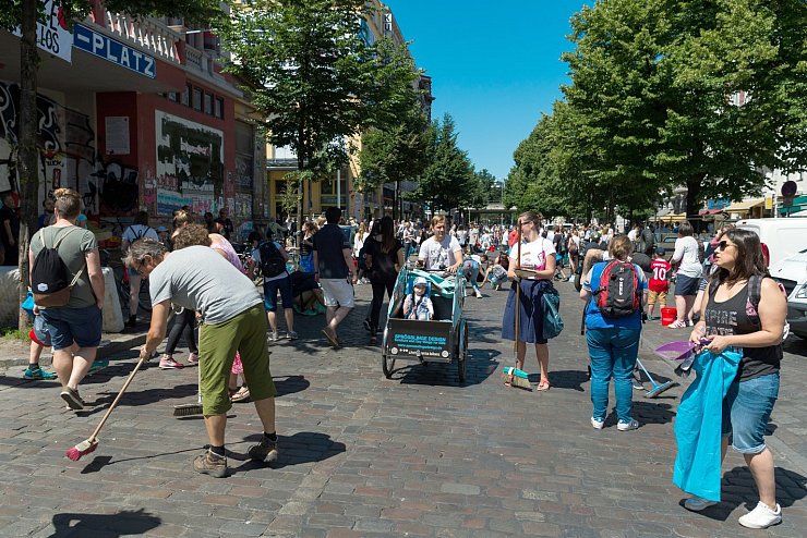 Hamburg r&auml;umt auf - &copy; Foto: Christophe Gateau