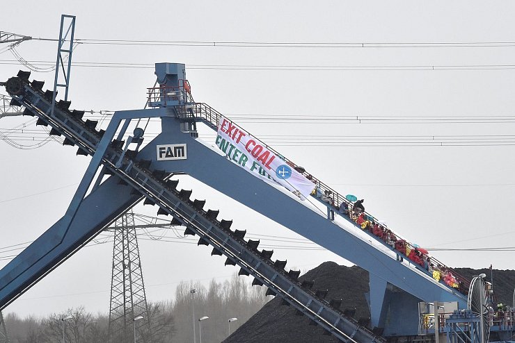 Aktivisten in Datteln 4 - &copy; Foto: Caroline Seidel/dpa