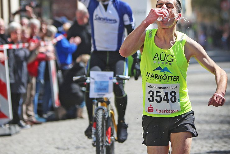 In Oerlinghausen hatten Elias Sansar und Hilde Aders schon Vorsprung. - &copy; Sarah Jonek