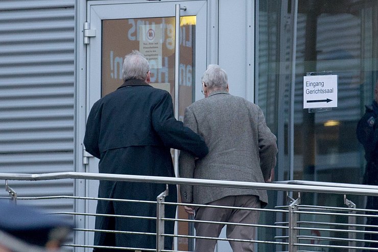 Prozessauftakt gegen früheren Auschwitz-Wachmann - © Foto: Friso Gentsch