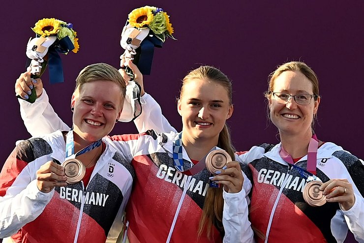 Bronze - © Foto: Swen Pförtner/dpa
