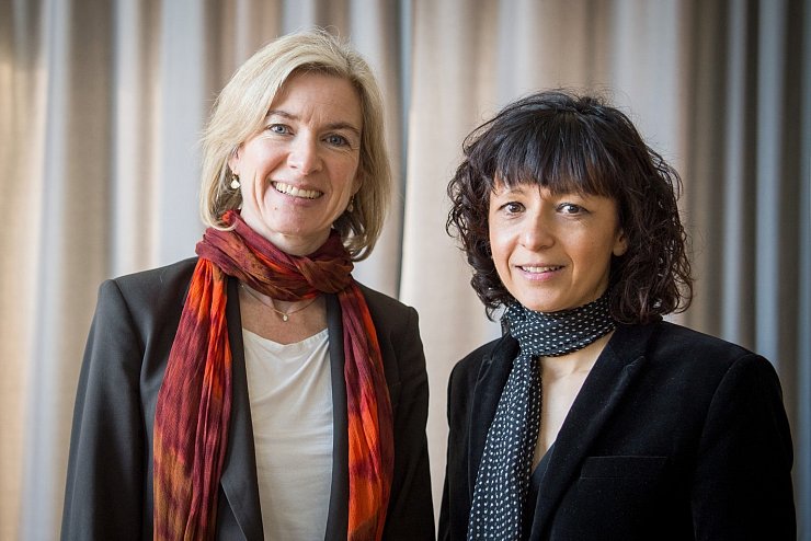 Jennifer A. Doudna und Emmanuelle Charpentier - © Foto: picture alliance / dpa