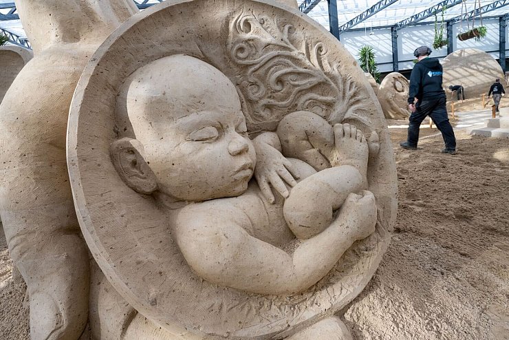Sandskulpturen-Schau auf R&uuml;gen - &copy; Foto: Stefan Sauer/dpa