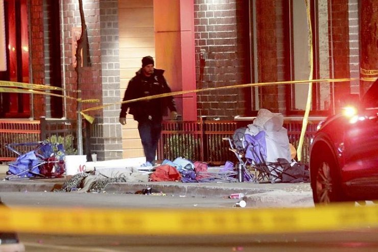 Tatort in Waukesha - © Foto: Mike De Sisti/Milwaukee Journal-Sentinel via AP/dpa