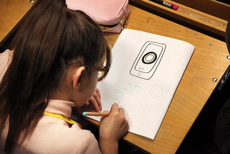 Rund 70 Nachwuchsstudenten nahmen an der vierten Vorlesung der LZ-Kinderuni zum Thema: "Mobile Medien - wie die Apps aufs Handy kommen" teil. - &copy; Bernhard Preu&szlig;