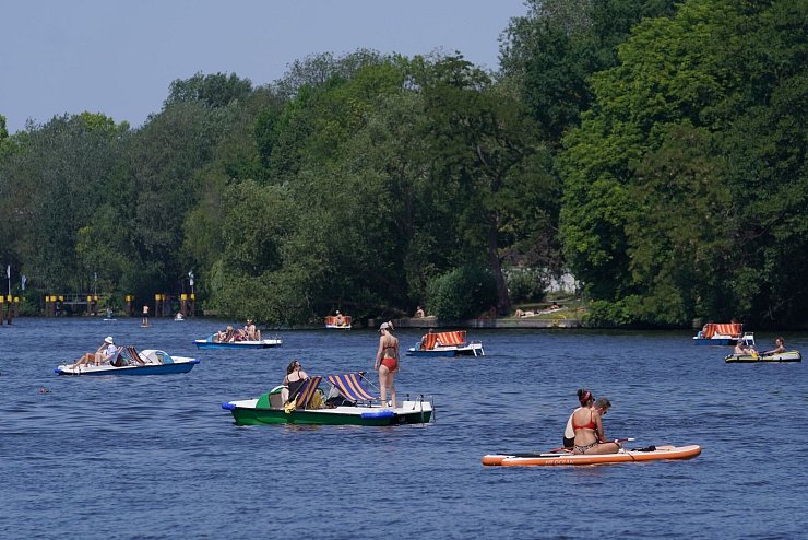 - &copy; J&ouml;rg Carstensen/dpa