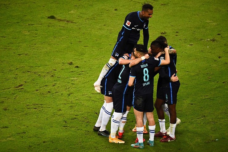 - &copy; Gregor Fischer/dpa