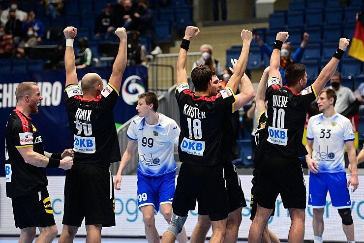 - &copy; Marijan Murat/dpa