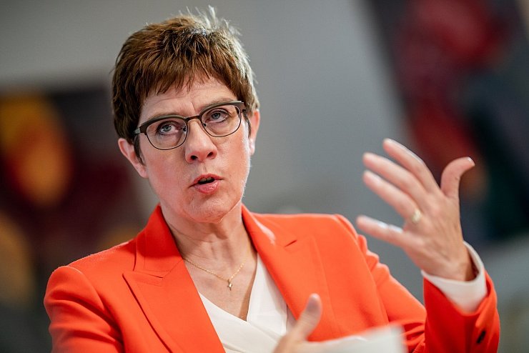 Annegret Kramp-Karrenbauer - © Foto: Michael Kappeler/dpa