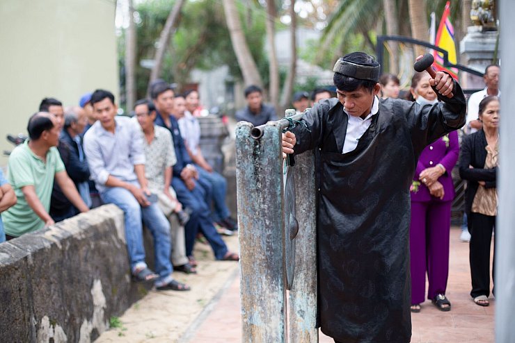 - &copy; Chris Humphrey/dpa