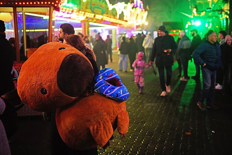 Bunte Lichter, viele Leckereien und schwungvolle Karusselfahrten - das ist die Andreasmesse 2025 - © Nicole Ellerbrake