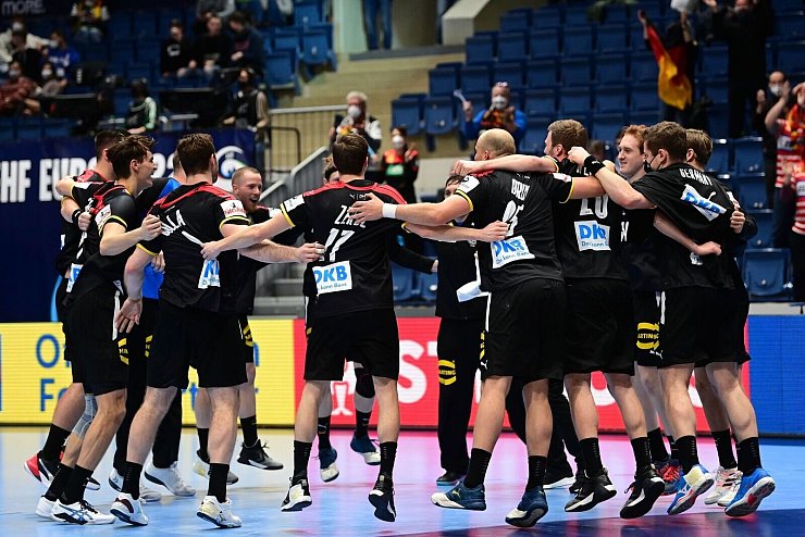 - &copy; Marijan Murat/dpa