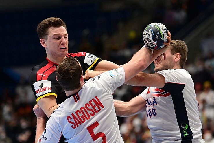 Aufgehalten - &copy; Foto: Marijan Murat/dpa