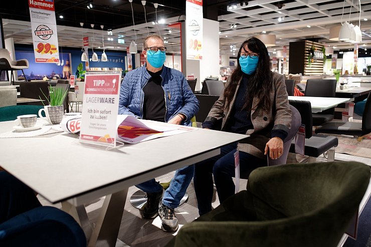 Probesitzen - © Foto: Henning Kaiser/dpa