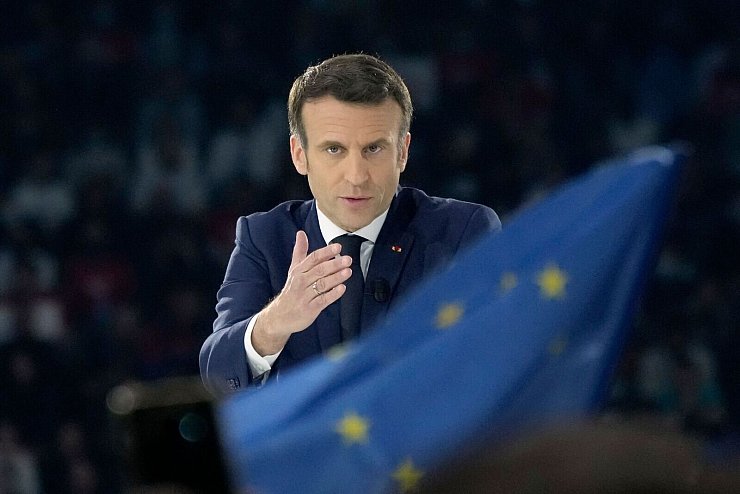 - &copy; Francois Mori/AP/dpa