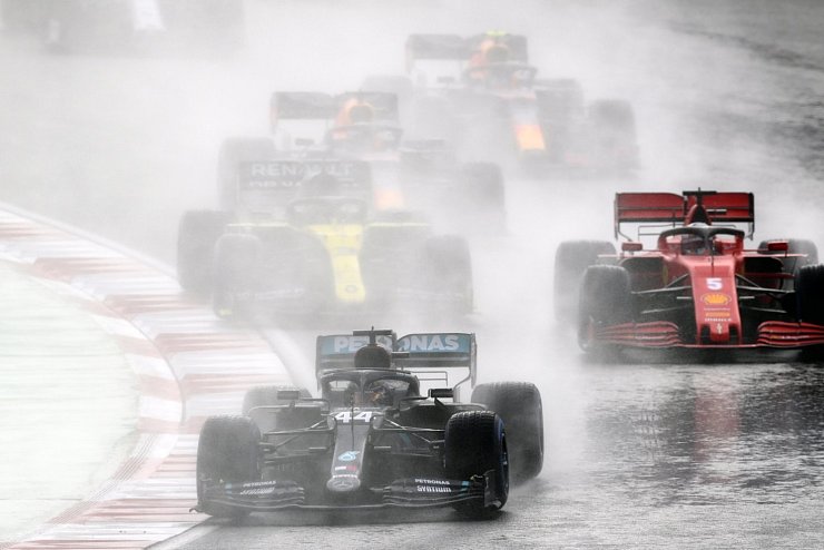 Regenrennen - &copy; Foto: Clive Mason/POOL Getty/AP/dpa