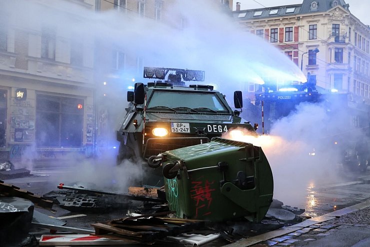 R&auml;umpanzer der Polizei - &copy; Foto: Jan Woitas/dpa-Zentralbild/dpa