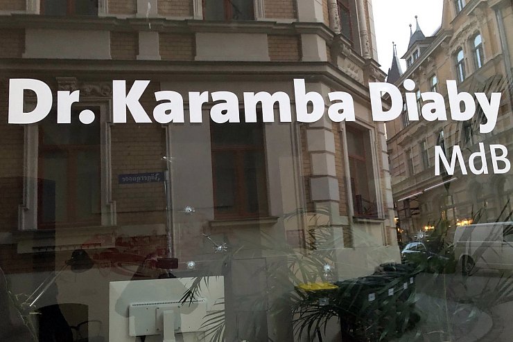 Einschussl&ouml;cher - &copy; Foto: Petra Buch/dpa-Zentralbild/dpa