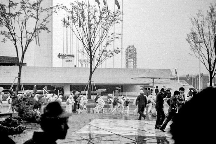 Für die Weltausstellung in Osaka wurde 1970 die bis dahin wohl inhaltlich umfangreichste Zeitkapsel hergestellt. Besonders interessant: Sie enthielt neben Errungenschaften auch die größten Fehler des 20. Jahrhunderts. Geöffnet werden soll sie zudem in ca. 5000 Jahren. - © Szilas/Wikipedia