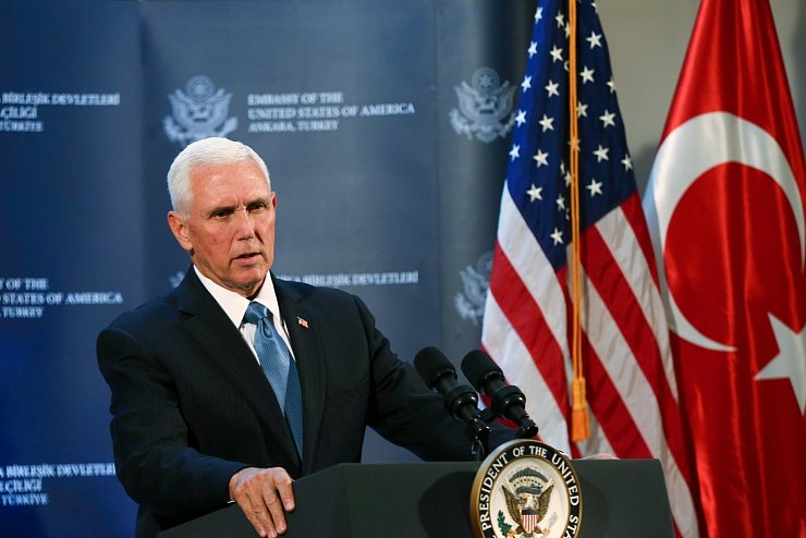 Mike Pence - &copy; Foto: Burhan Ozbilici/AP/dpa