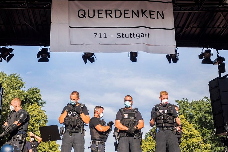 Verfassungsschutz beobachtet &laquo;Querdenken&raquo;-Bewegung - &copy; Foto: Christoph Soeder/dpa