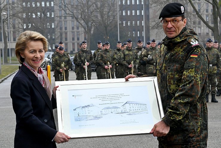 Erstmals Kaserne nach getötetem Bundeswehr-Soldaten benannt - © Foto: Holger Hollemann